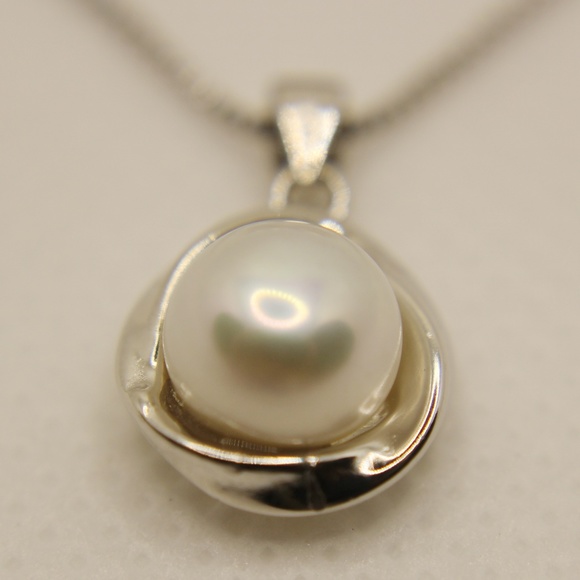 Genuine Freshwater Pearl Necklace and Earring Set - Picture 2 of 7